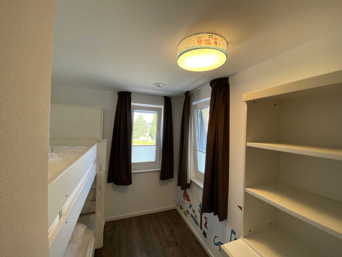 Bringt mehr Licht: Die neue Piraten-Lampe im Kinderzimmer.